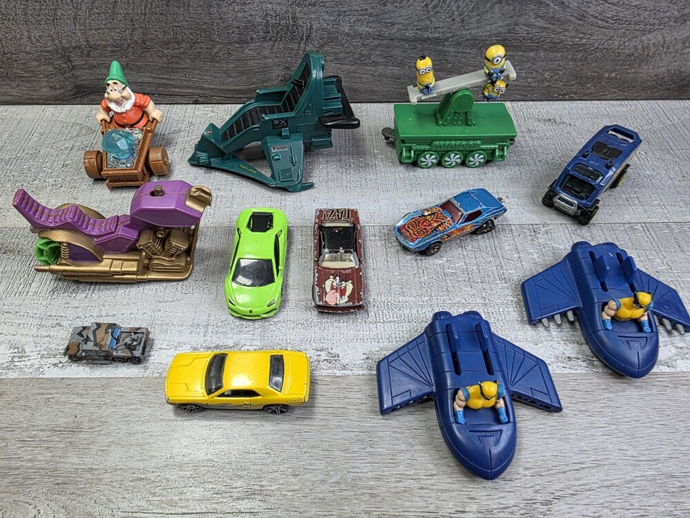 LOT Mixed Hot Wheels Diecast Misc Matchbox Cars Trucks GI Joe Toy Cars B18
